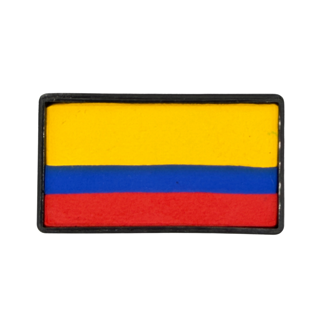 Colombia Flag Arty Cake one-stroke face paint featuring yellow, blue, and red stripes in a rectangular cake, perfect for Colombia soccer fan face paint, cheek flags, fútbol celebrations, and game day makeup.