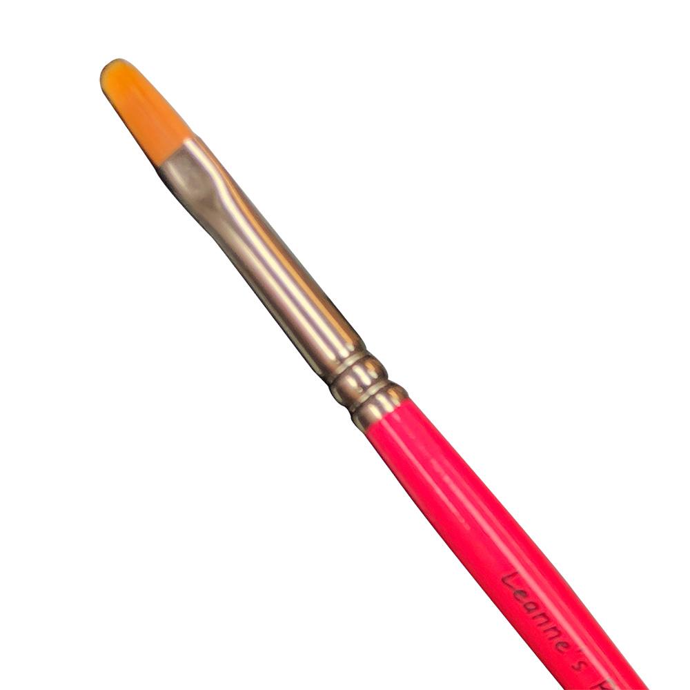 Leanne Courtney 1/4 inch Filbert Brush - Silly Farm Supplies